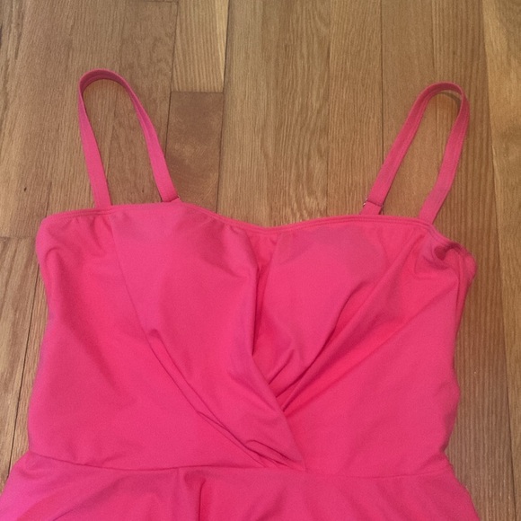 NWT Nicole Miller Studio two piece tankini set in azalea pink - Picture 2 of 16